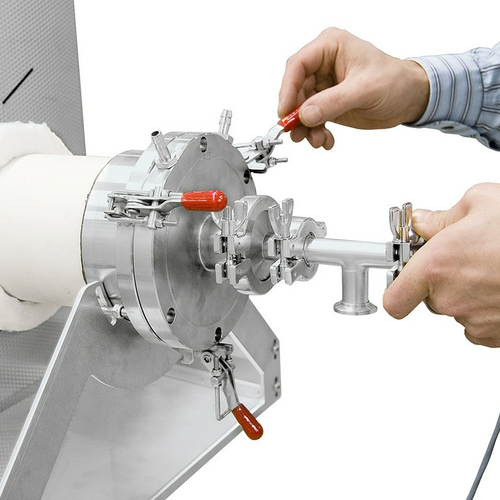 Газопровідні системи 15 і 2 для незаймистих технологічних газів у статичних трубчастих печах, газонепроникні